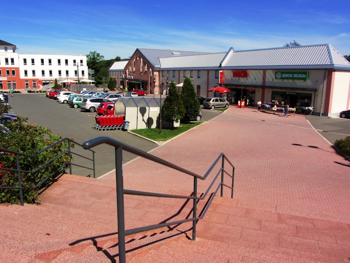 Retail outlets and shopping centres roofing