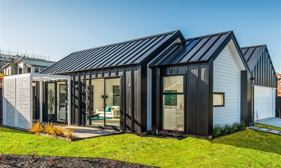 Long Run Steel vs Asphalt Shingles: Which Roof Is Right for Your Home?